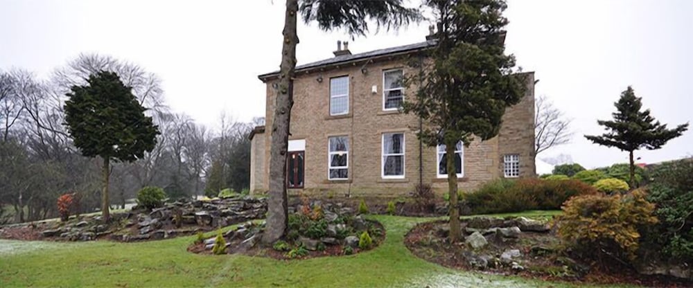 gomersal lodge hotel