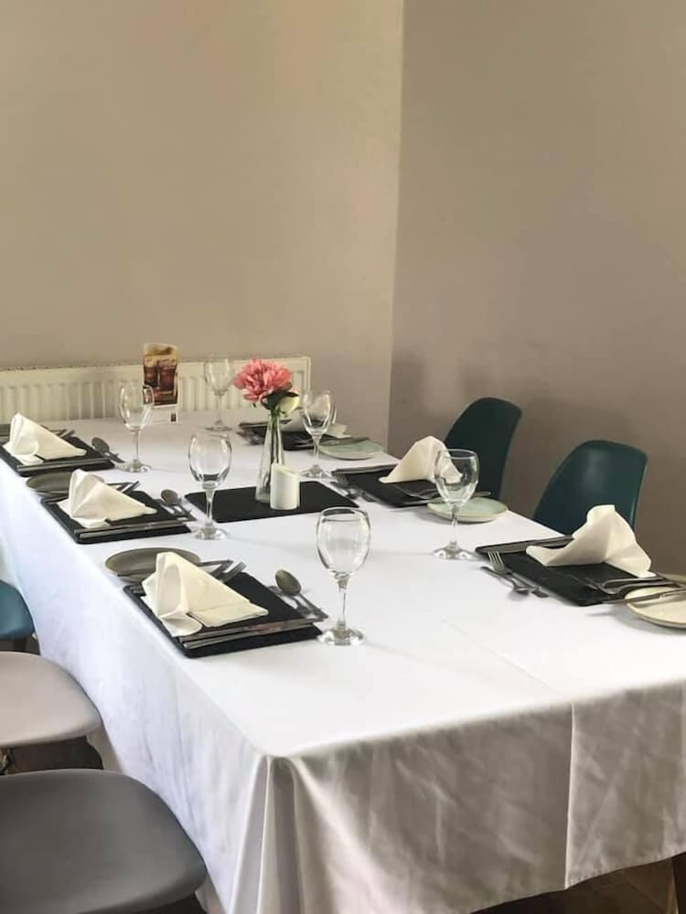 gomersal lodge hotel