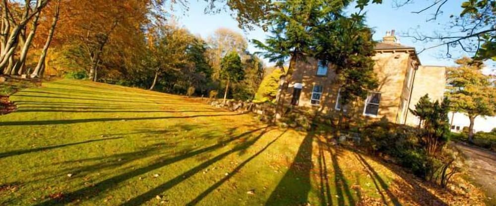 gomersal lodge hotel