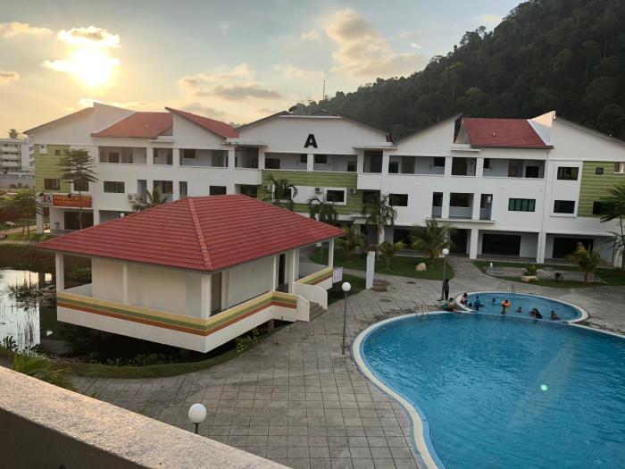 walking distance to the beach pangkor