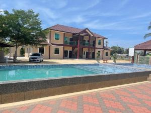 fariss homestay and resort