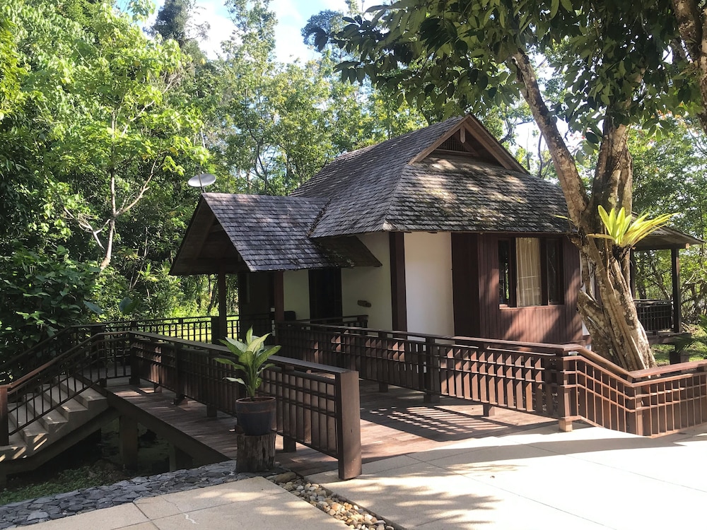 saujana private villas
