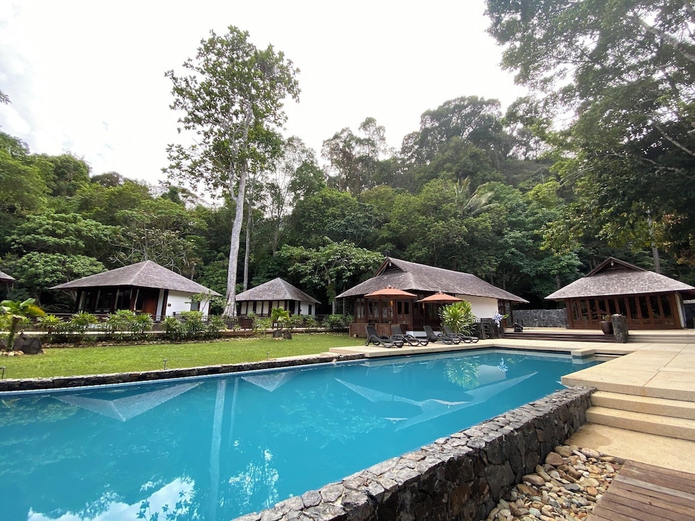 saujana private villas