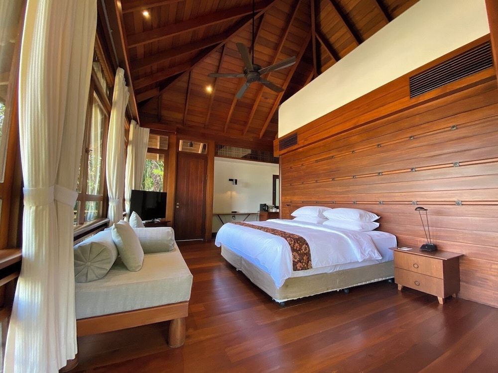 saujana private villas