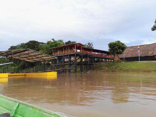 hospedaje y tours reina arriera amazonas colombia