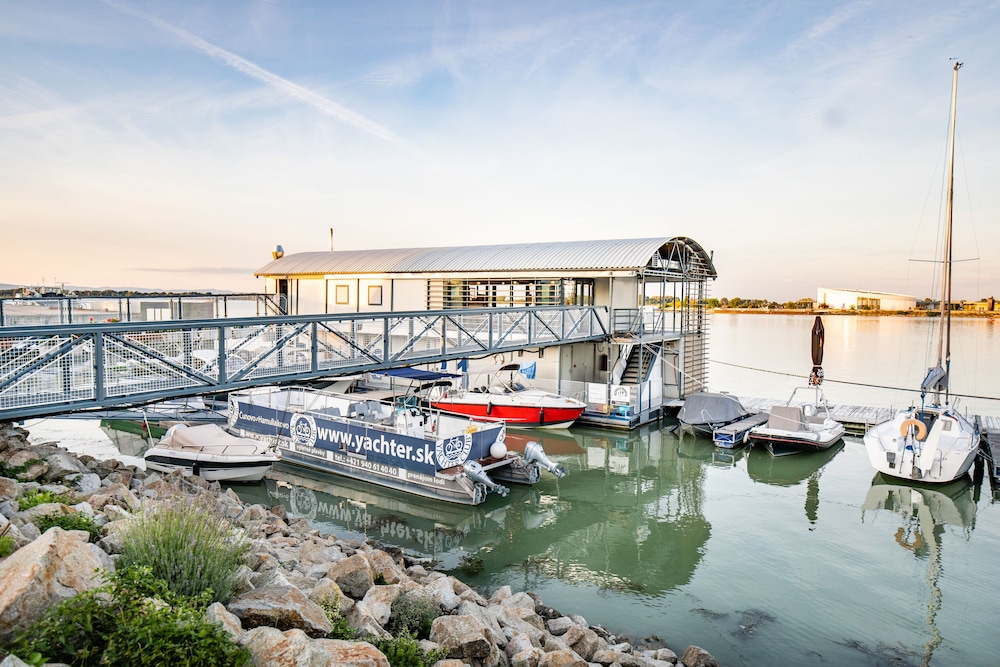 yachter club modra cajka