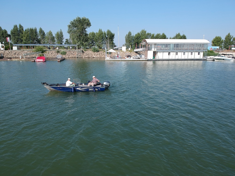 yachter club modra cajka