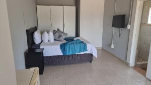 stay home airport lodge