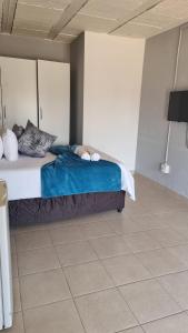 stay home airport lodge