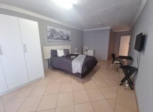 stay home airport lodge