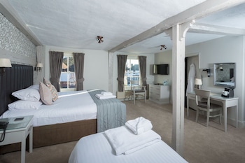 dog and bear hotel