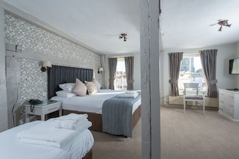 dog and bear hotel