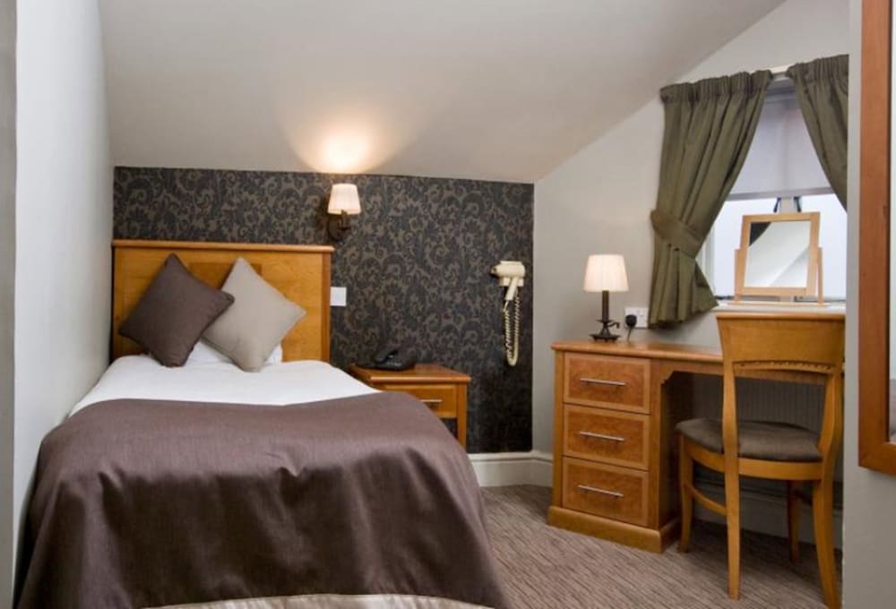 dog and bear hotel