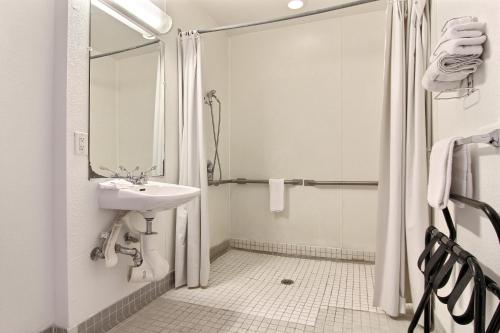 travelodge by wyndham raton