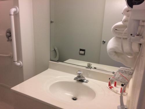 travelodge by wyndham raton