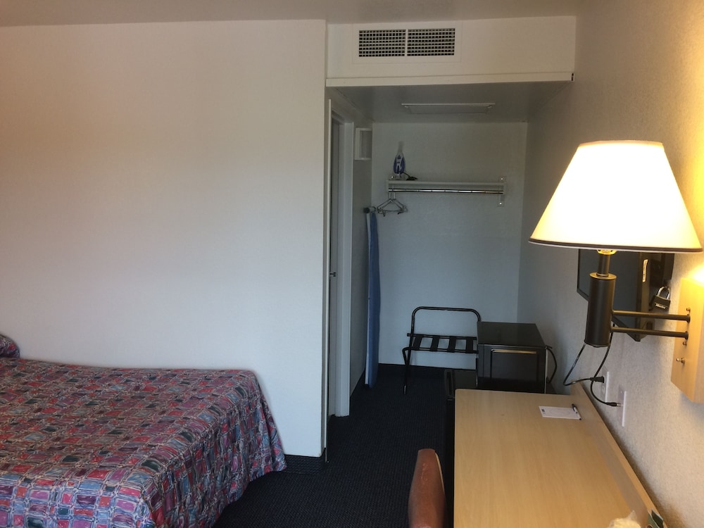 travelodge by wyndham raton