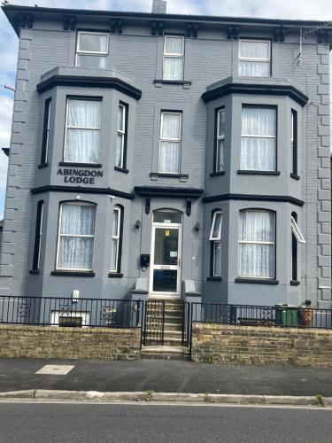 abingdon lodge and suit