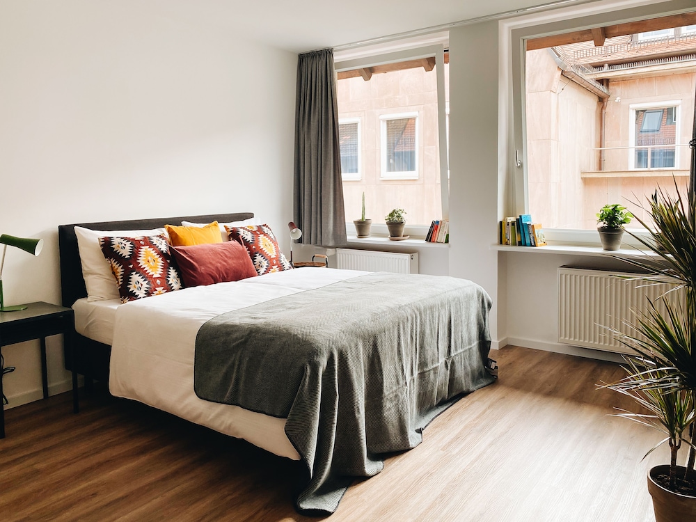lorenz apartments