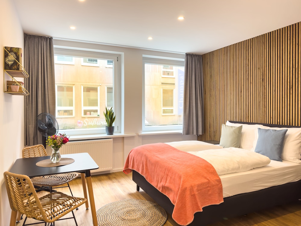 lorenz apartments