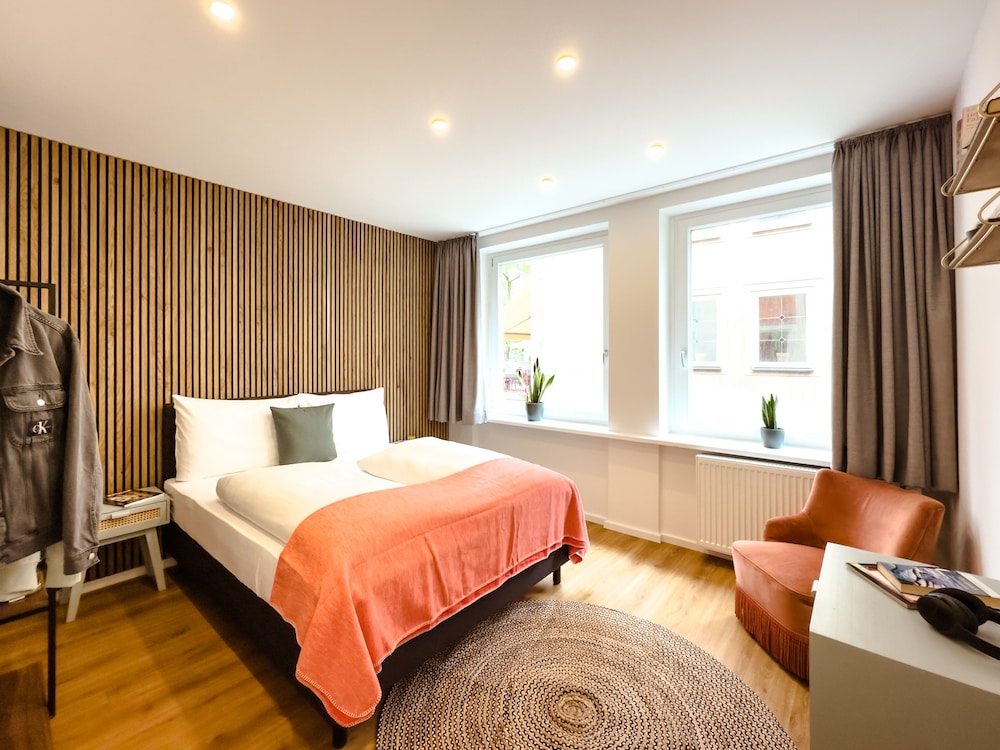 lorenz apartments