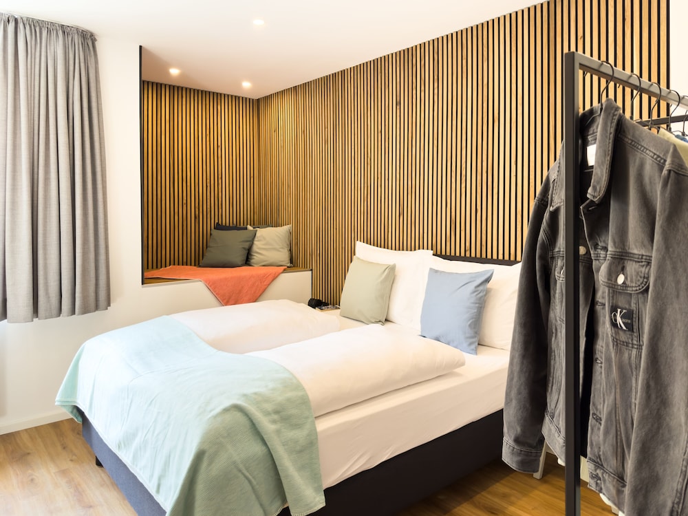 lorenz apartments