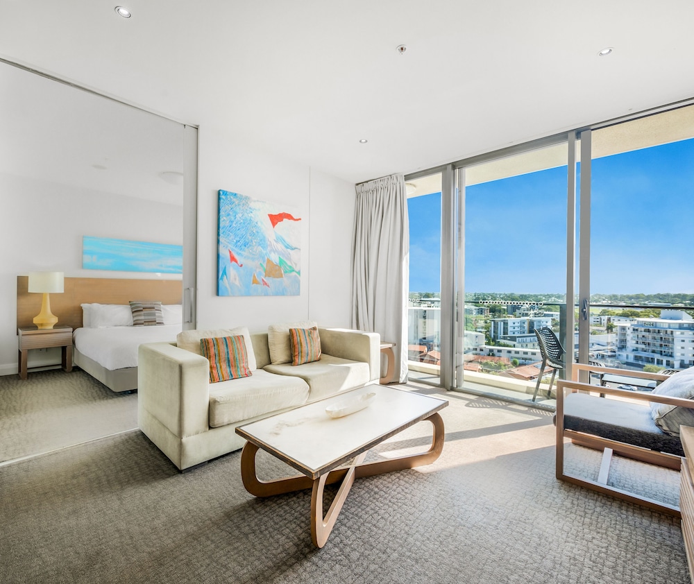 oaks redcliffe mon komo suites