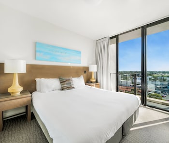 oaks redcliffe mon komo suites