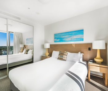 oaks redcliffe mon komo suites