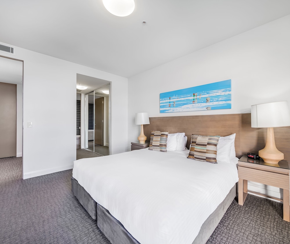 oaks redcliffe mon komo suites