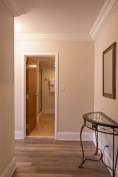 the inn at crestwood