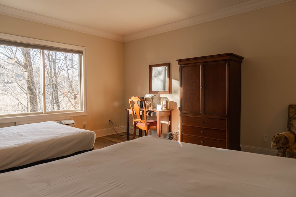 the inn at crestwood