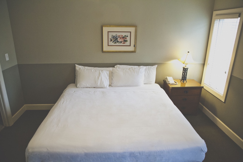 the inn at crestwood
