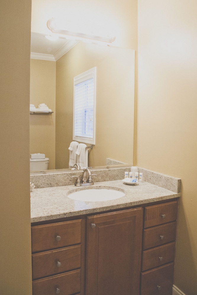 the inn at crestwood