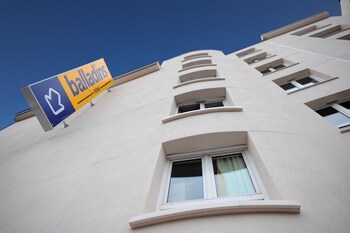 Hotel  L'eaubonne,In The City Center,3 star
