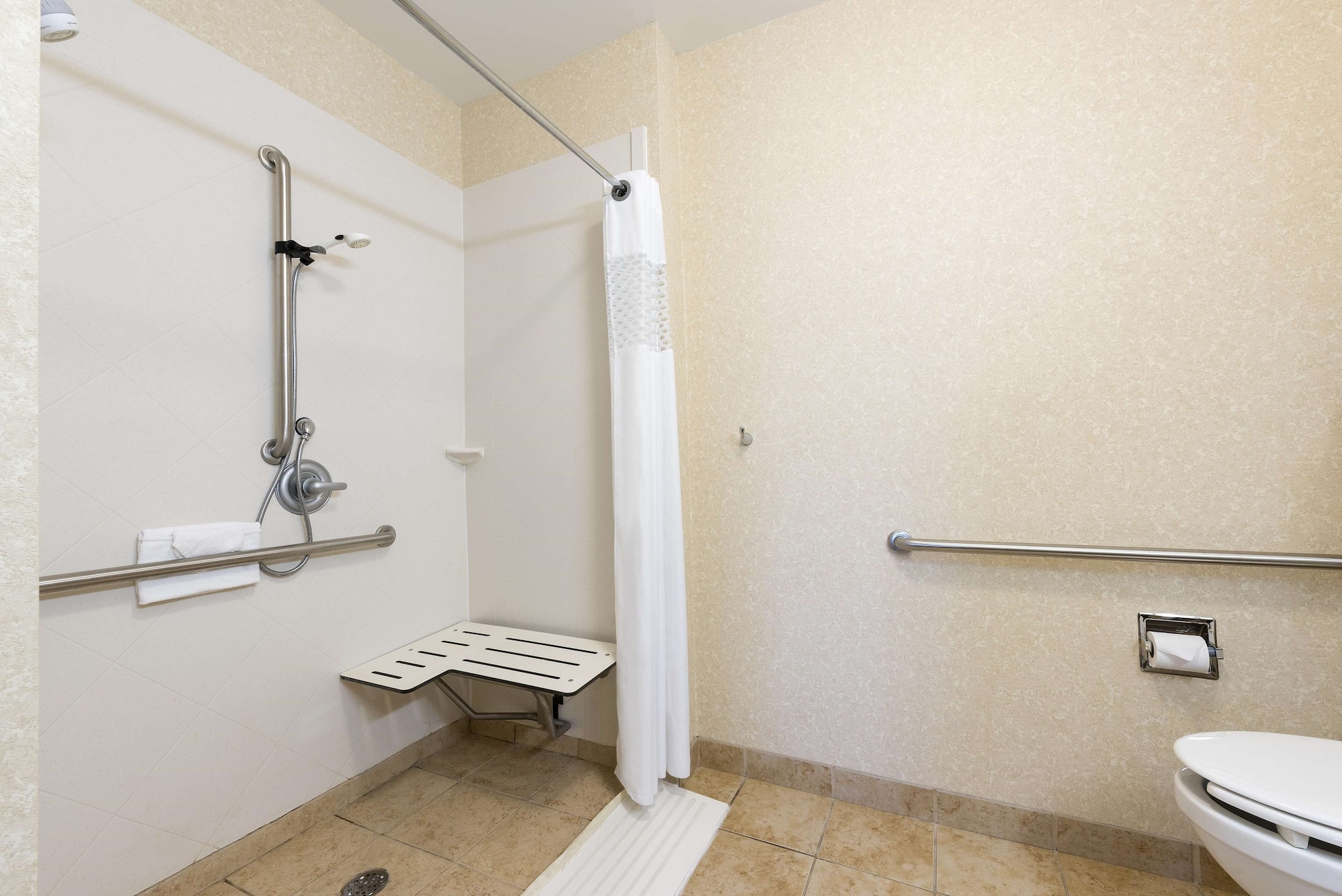 hampton inn detroit roseville