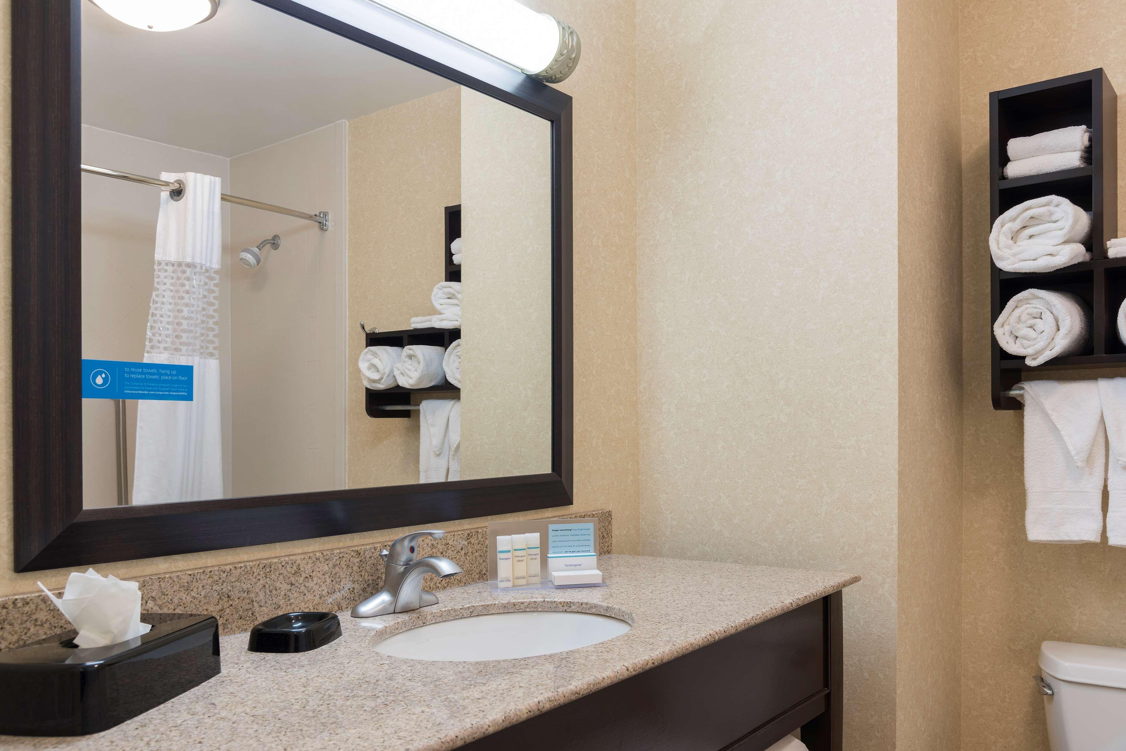 hampton inn detroit roseville