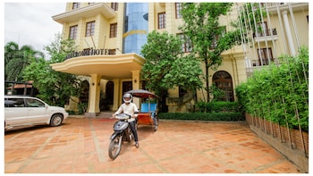 royal crown hotel and spa