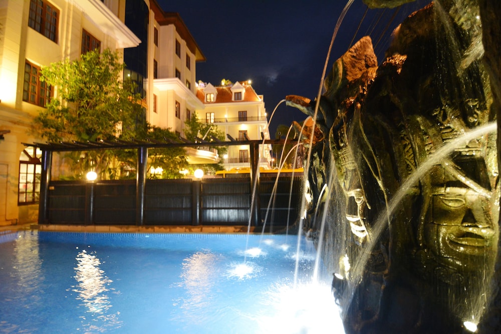 royal crown hotel and spa