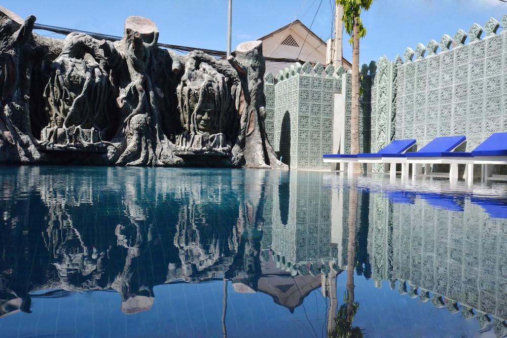 royal crown hotel and spa