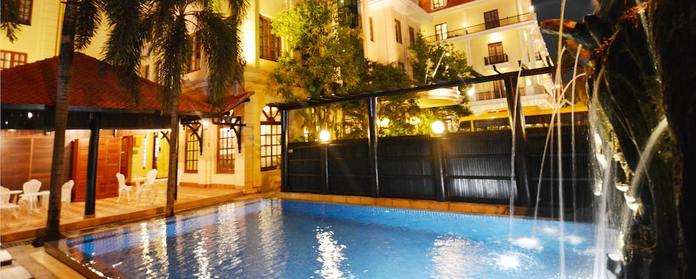 royal crown hotel and spa