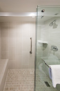 embassy suites by hilton lexington green