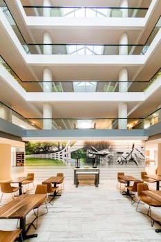 embassy suites by hilton lexington green