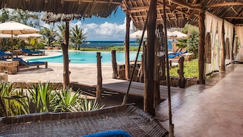 the charming lonno lodge