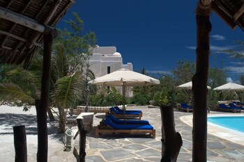 the charming lonno lodge