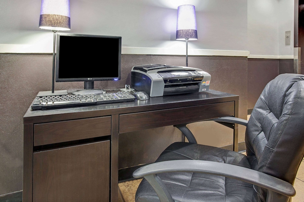 days inn by wyndham livonia canton detroit
