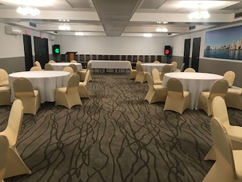 days inn by wyndham livonia canton detroit