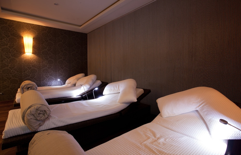 the mere golf resort and spa