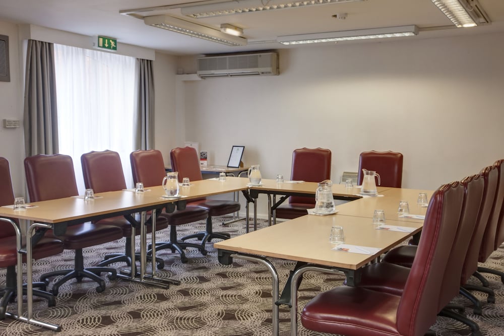 holiday inn lincoln by ihg