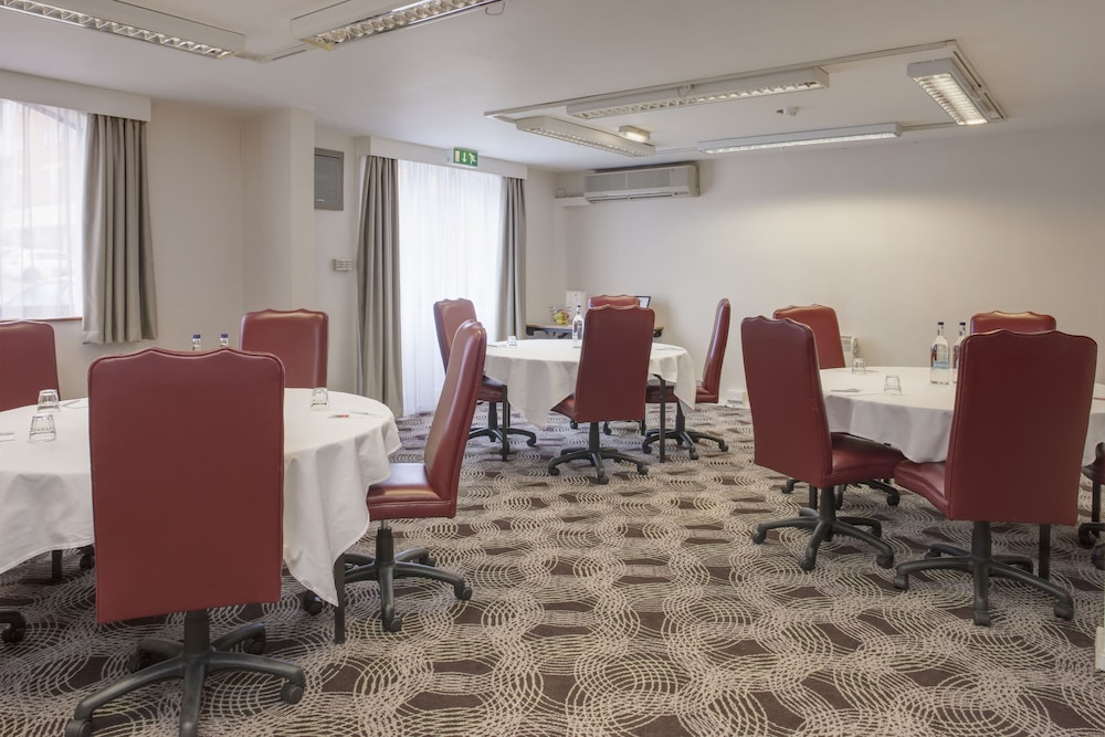 holiday inn lincoln by ihg