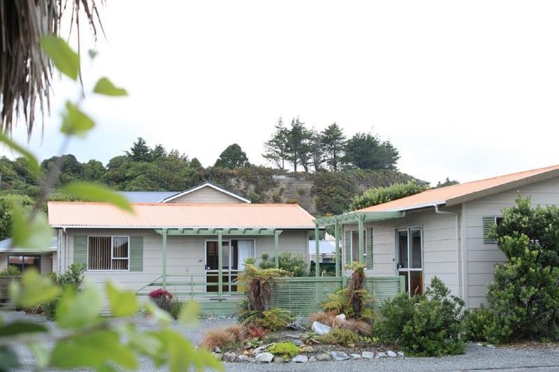 252 beachside motels and holiday park